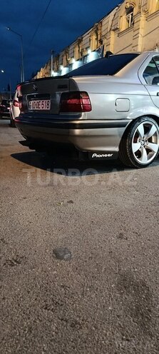 BMW 318-9