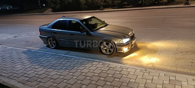 BMW 318-4