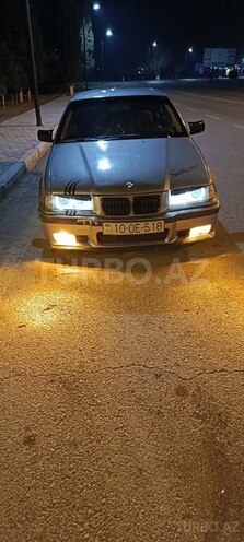 BMW 318-1