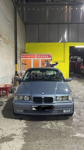 BMW 320-1