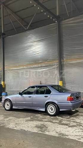 BMW 320-3