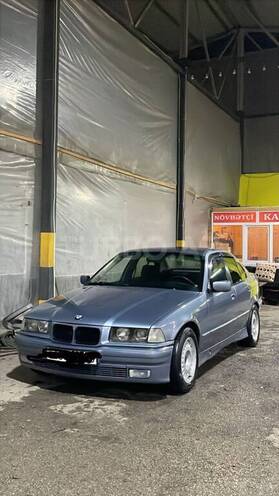 BMW 320-2