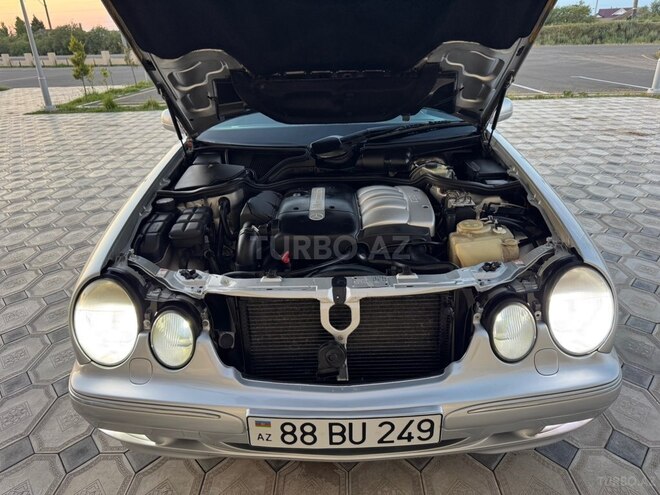 Mercedes E 220-17