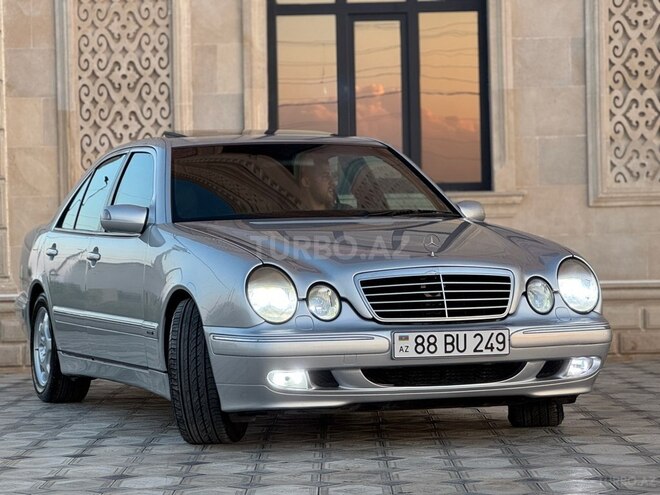 Mercedes E 220-10