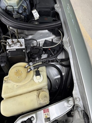 Mercedes E 270-13