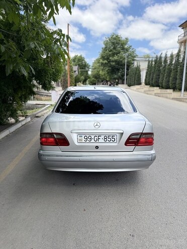 Mercedes E 270-4