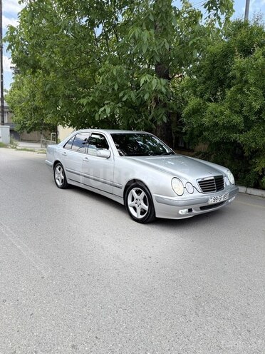 Mercedes E 270-2