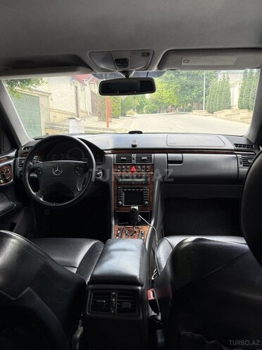 Mercedes E 270-5