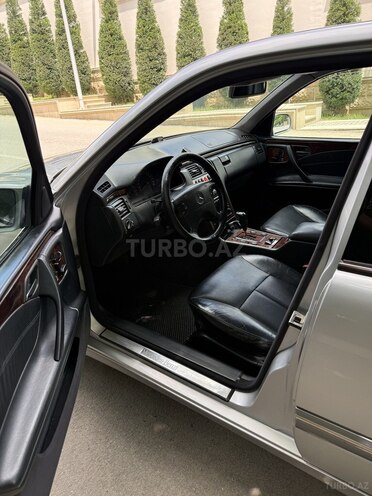 Mercedes E 270-6