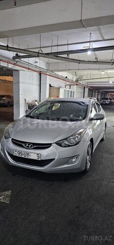 Hyundai Elantra-2