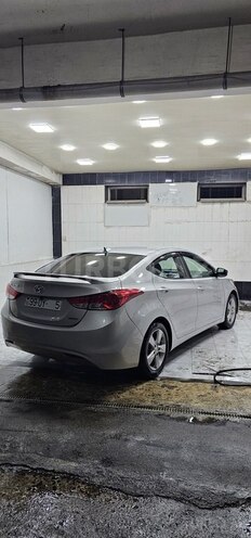 Hyundai Elantra-3