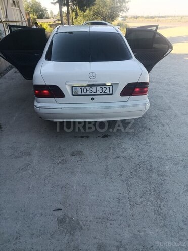 Mercedes E 220-2