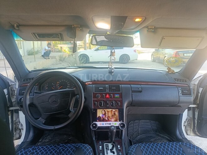 Mercedes E 220-6