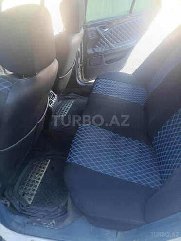 Mercedes E 220-17