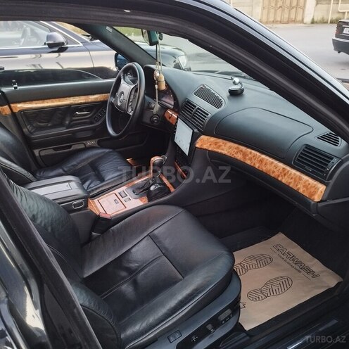 BMW 730-13