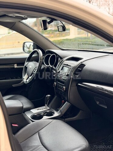 Kia Sorento-13