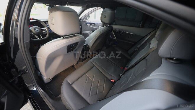 BMW i5-18
