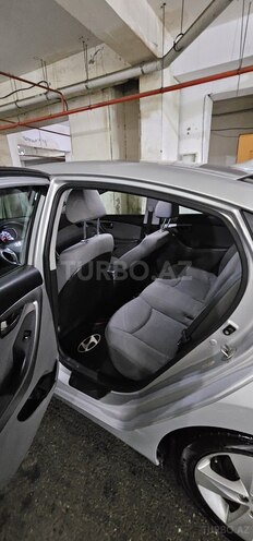 Hyundai Elantra-8