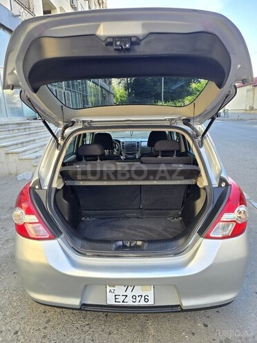 Nissan Tiida-10