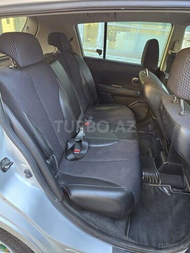 Nissan Tiida-11