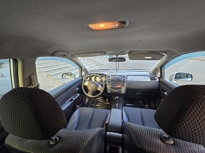 Nissan Tiida-14