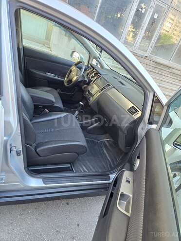 Nissan Tiida-15