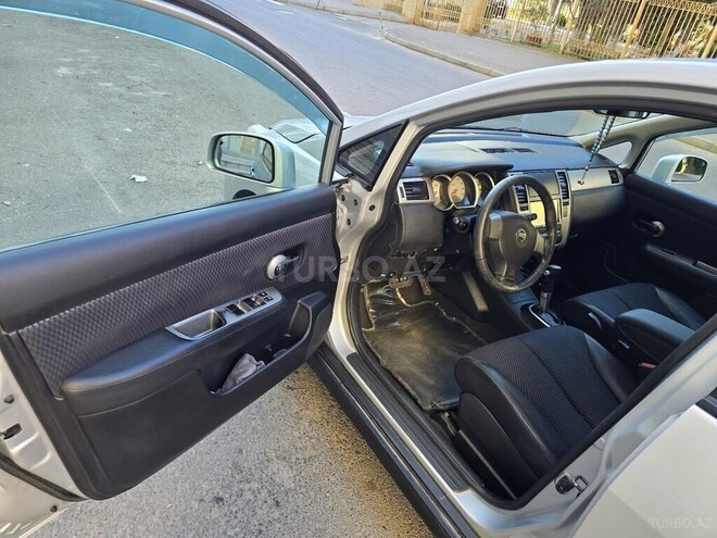 Nissan Tiida-17