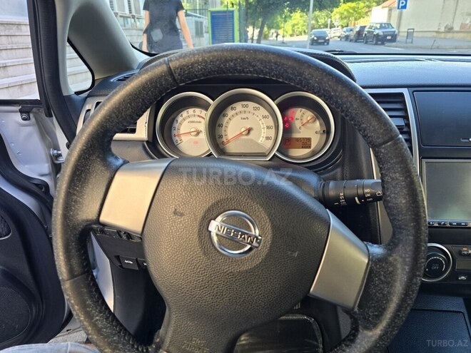 Nissan Tiida-18