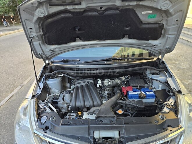 Nissan Tiida-21
