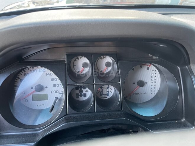 Mitsubishi Pajero-8