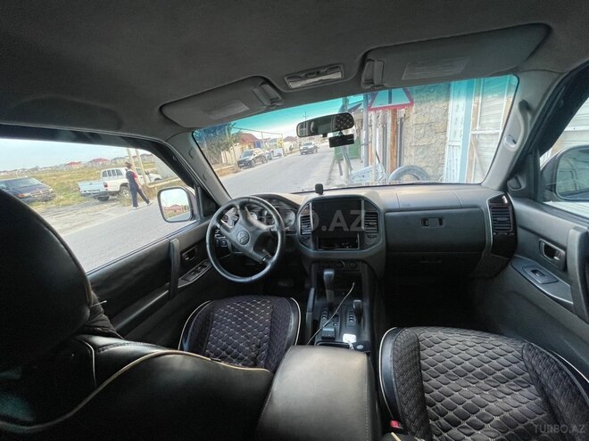 Mitsubishi Pajero-5
