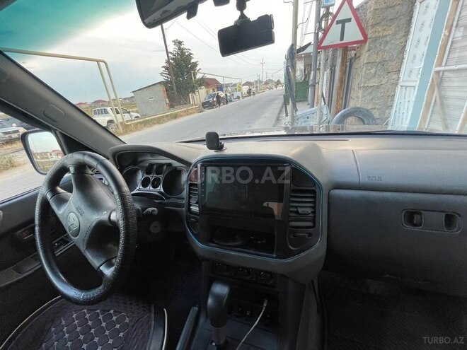 Mitsubishi Pajero-10