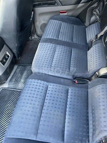 Mitsubishi Pajero-9