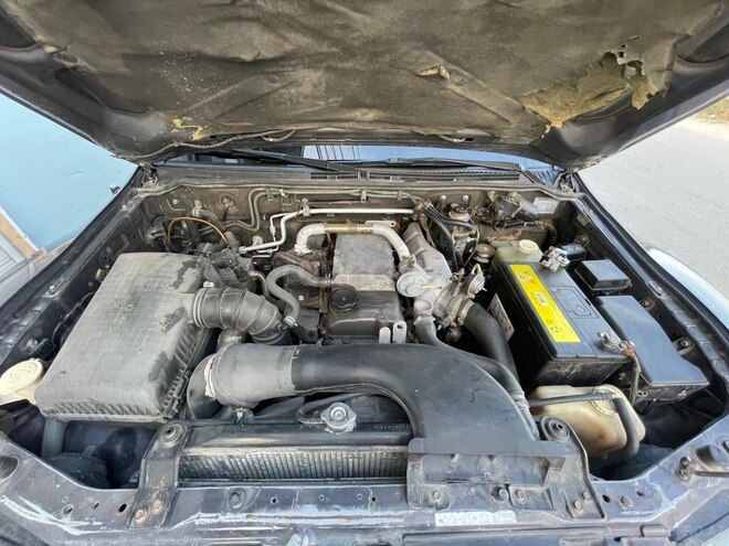 Mitsubishi Pajero-11