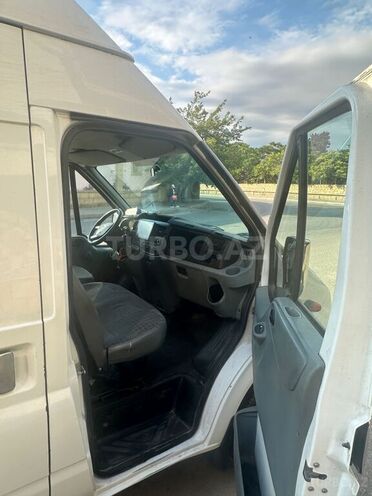 Ford Transit-12