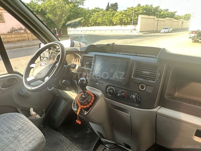 Ford Transit-11