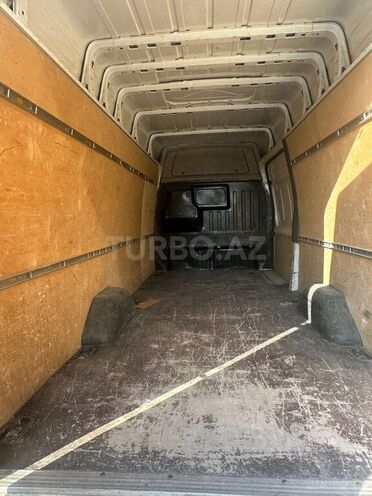 Ford Transit-21