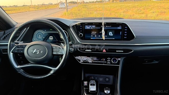 Hyundai Sonata-12