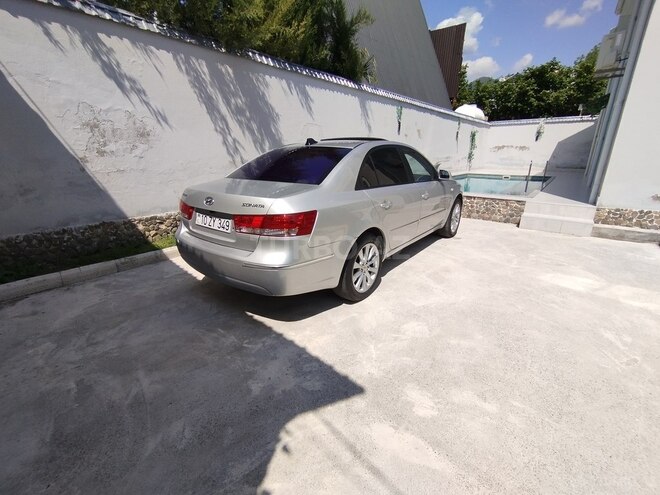 Hyundai Sonata-12