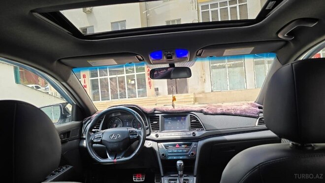 Hyundai Elantra-2