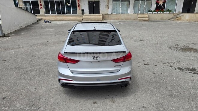 Hyundai Elantra-5