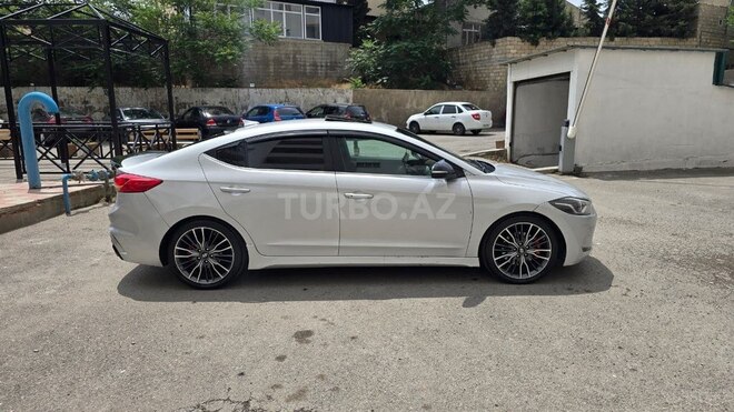 Hyundai Elantra-8