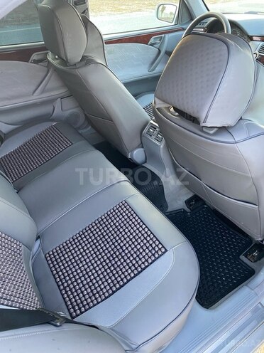 Mercedes E 200-8