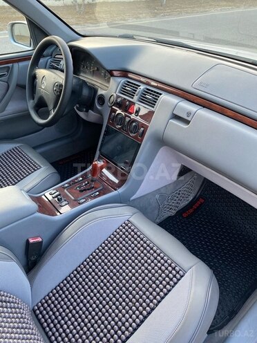 Mercedes E 200-7