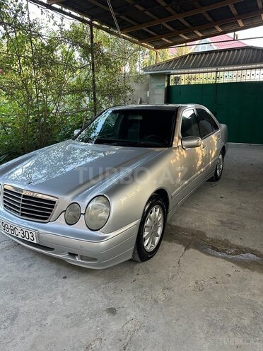 Mercedes E 200-5