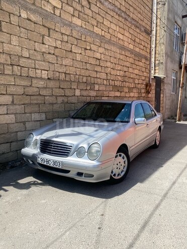 Mercedes E 200-1