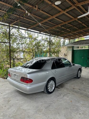 Mercedes E 200-4