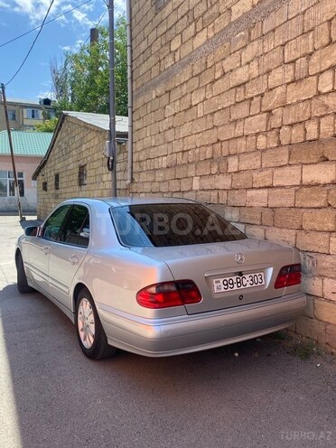 Mercedes E 200-2