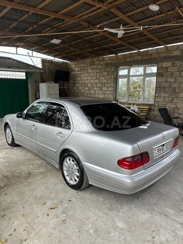 Mercedes E 200-3