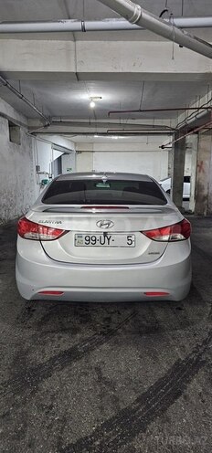Hyundai Elantra-9
